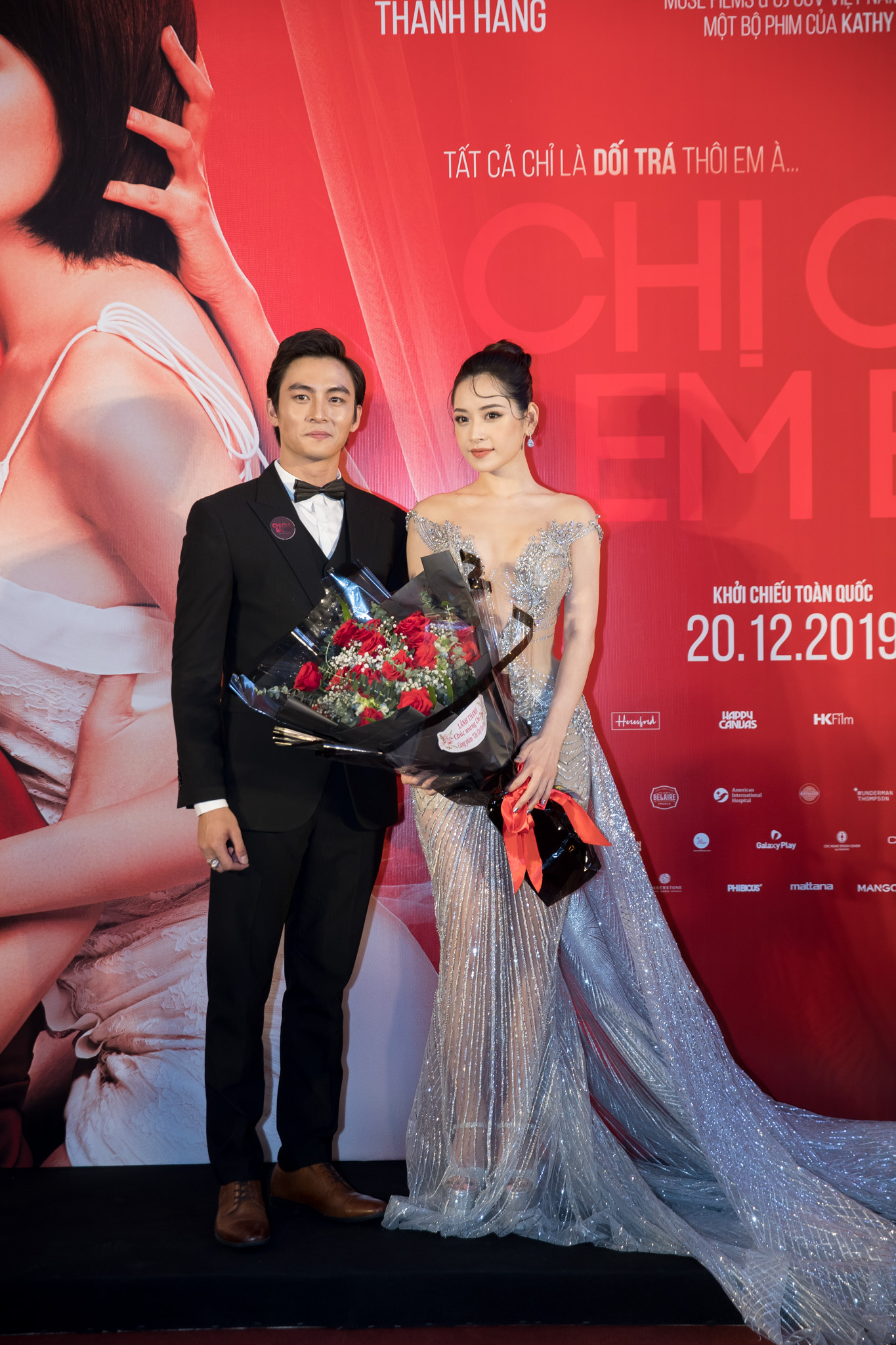 Thanh Hằng, Chi Pu đọ sắc tr&ecirc;n thảm đỏ Chị chị em em - Ảnh 8.
