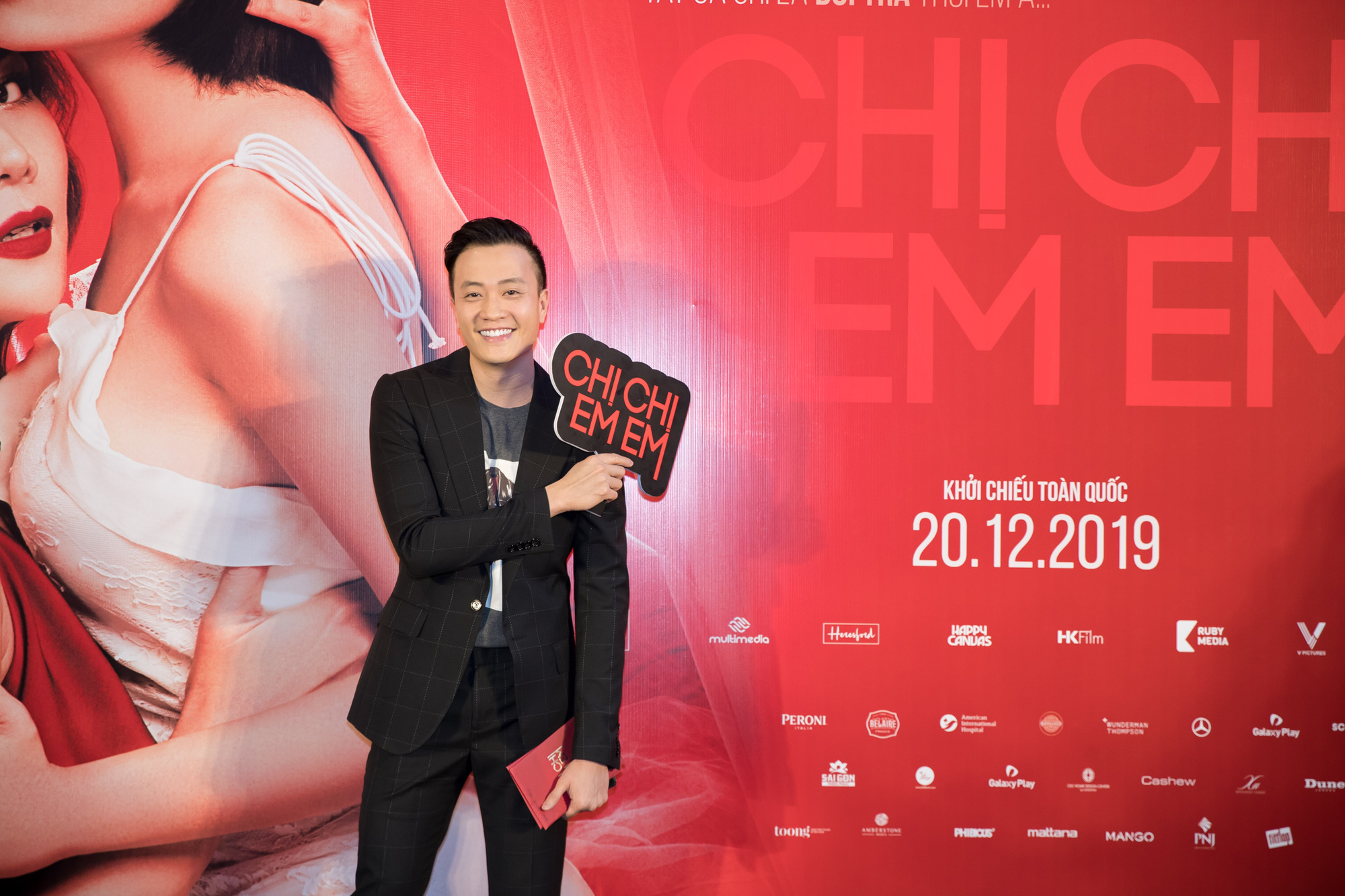 Thanh Hằng, Chi Pu đọ sắc tr&ecirc;n thảm đỏ Chị chị em em - Ảnh 15.