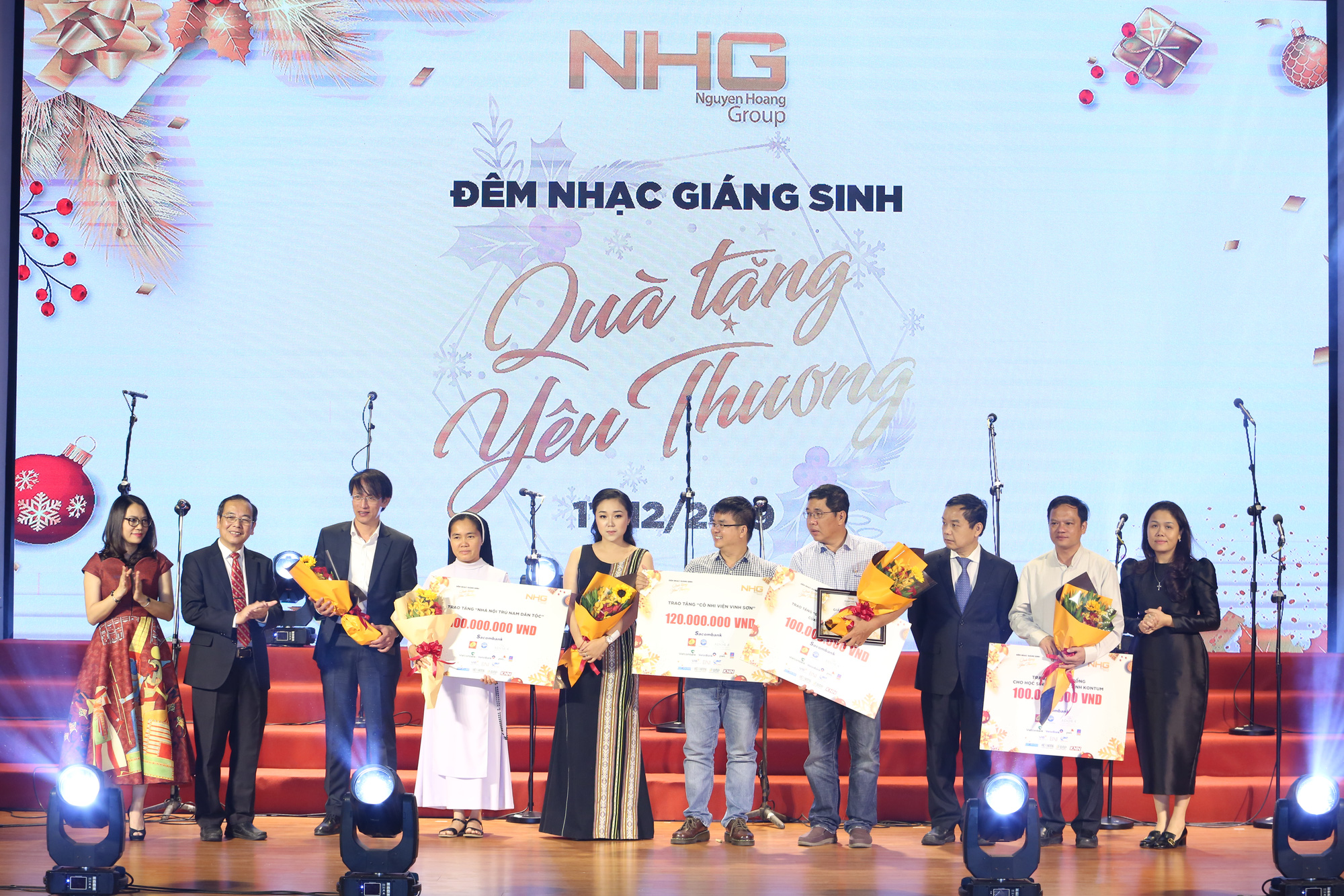 800 triệu đồng góp quỹ từ thiện từ đêm nhạc Giáng sinh NHG - Ảnh 3.