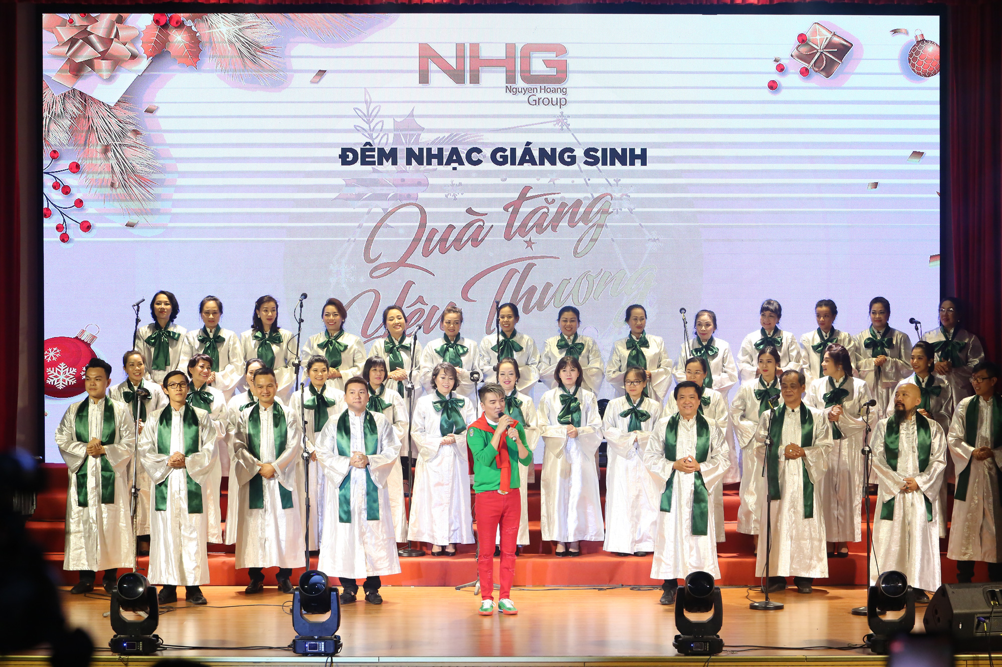 800 triệu đồng góp quỹ từ thiện từ đêm nhạc Giáng sinh NHG - Ảnh 4.