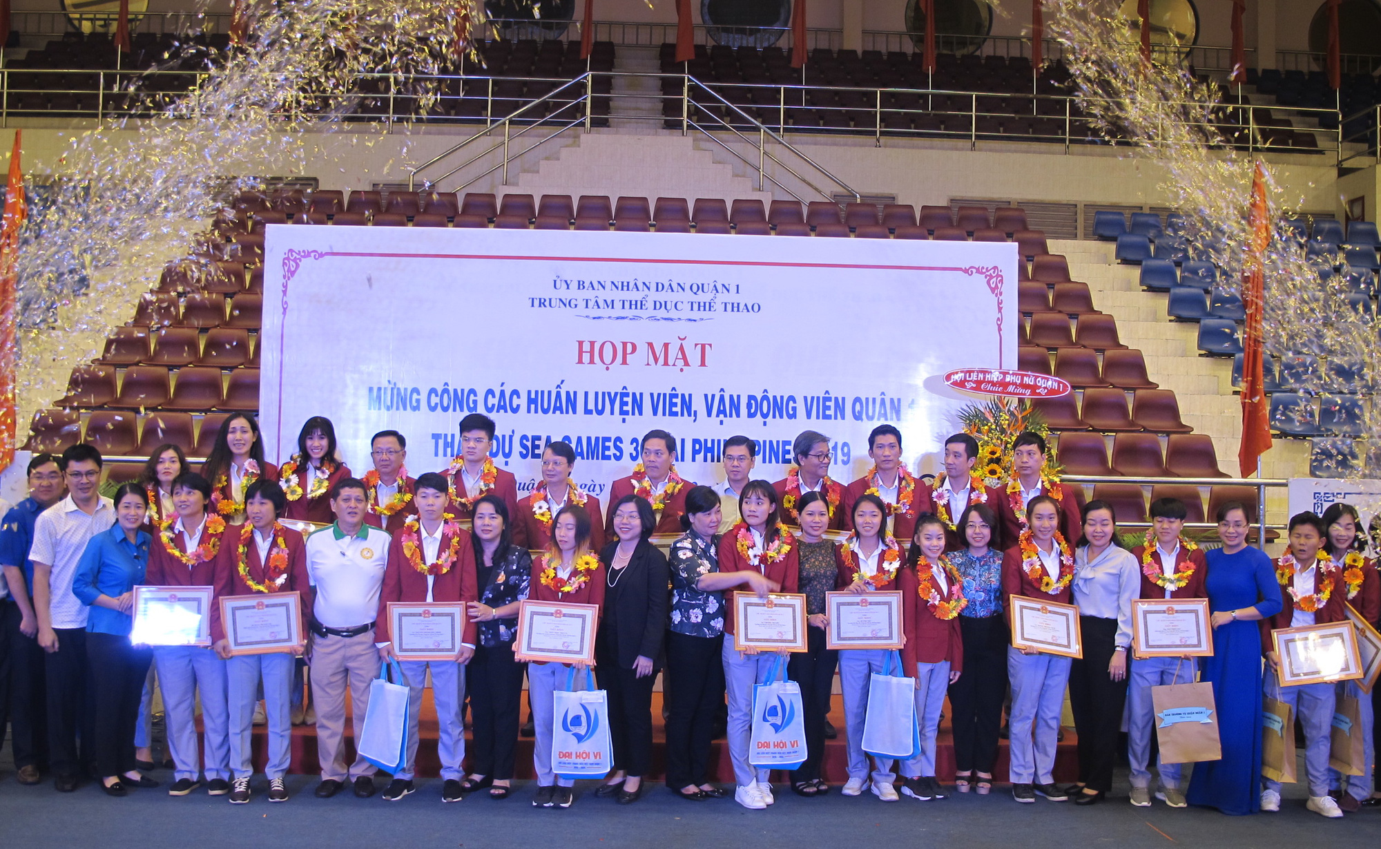 Trung t&acirc;m TDTT Quận 1 khen thưởng HLV, VĐV tham dự SEA Games 30 - Ảnh 2.