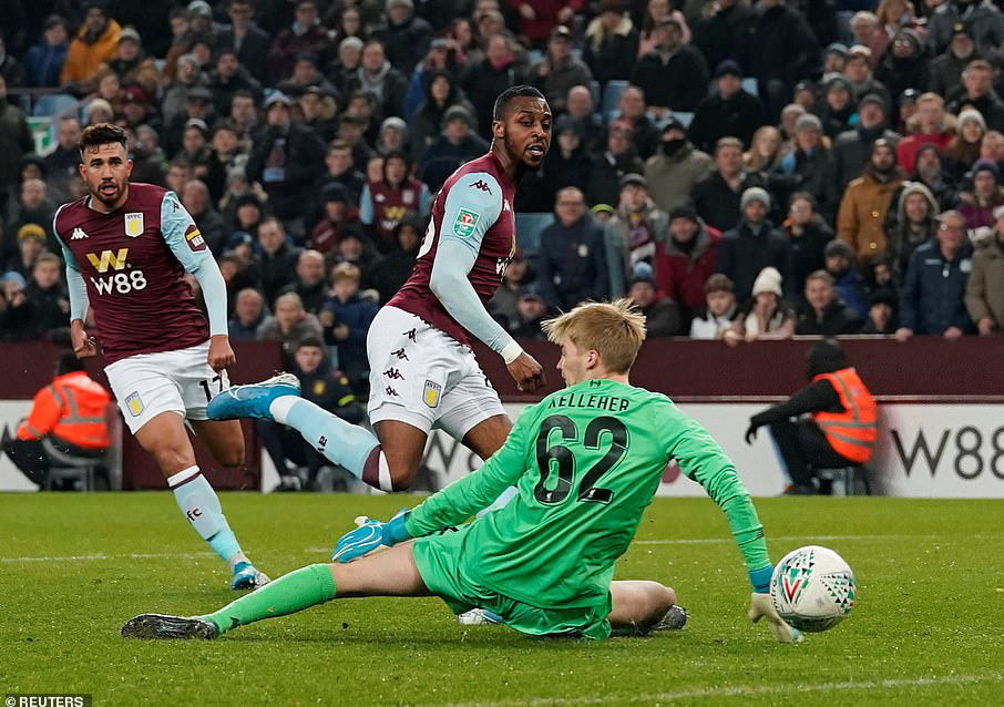 Chia quân đá cúp, Liverpool thua trận kinh hoàng ở Villa Park