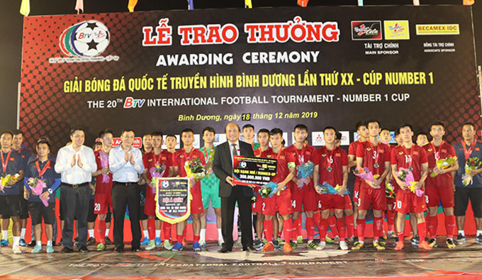 Thắng đậm U20 Việt Nam, Becamex B&igrave;nh Dương v&ocirc; địch BTV Cup - Ảnh 3.