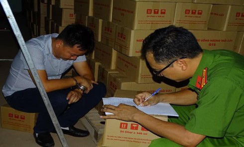 Bắt khẩn cấp chủ cơ sở làm giả nước giải khát Number One