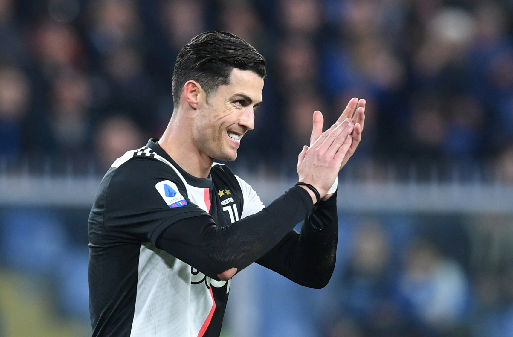Ronaldo giúp Juventus vươn đầu bảng giải Serie A