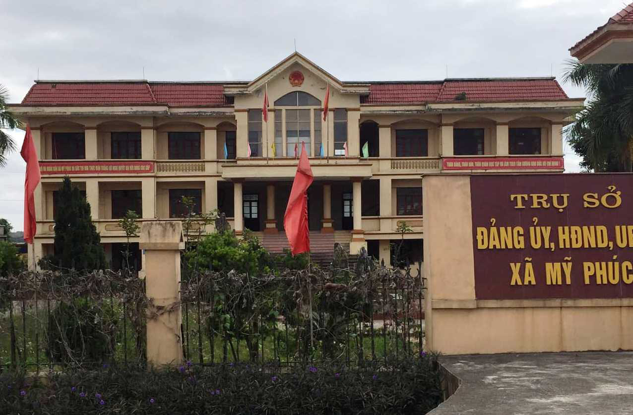 6 quan x&atilde;, th&ocirc;n b&aacute;n đất s&acirc;n vận động tr&aacute;i thẩm quyền thu lợi bất ch&iacute;nh 1,9 tỉ đồng - Ảnh 2.