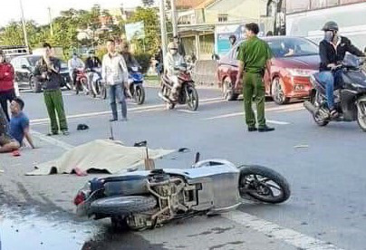 Ô tô bỏ chạy sau khi tông chết cô gái 29 tuổi