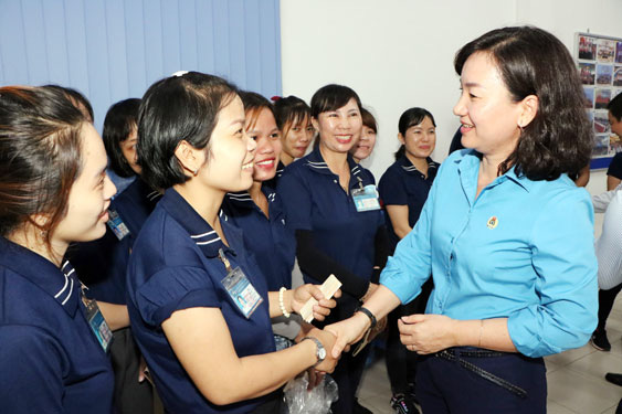 Bình Dương: Thăm hỏi, động viên công nhân khó khăn