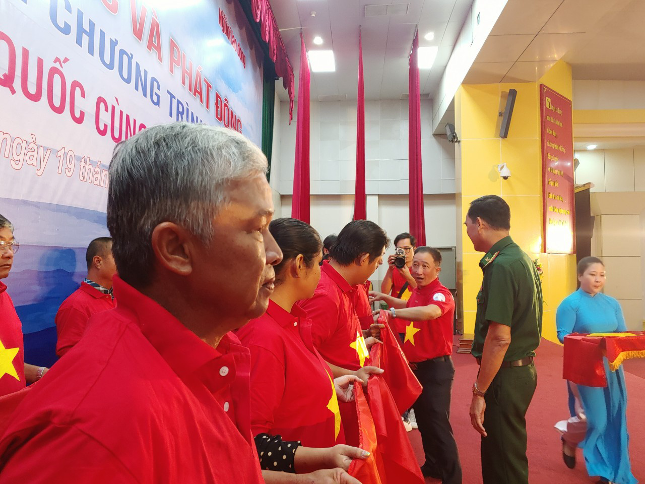 Ngư d&acirc;n Tiền Giang h&acirc;n hoan đ&oacute;n cờ Tổ quốc - Ảnh 16.