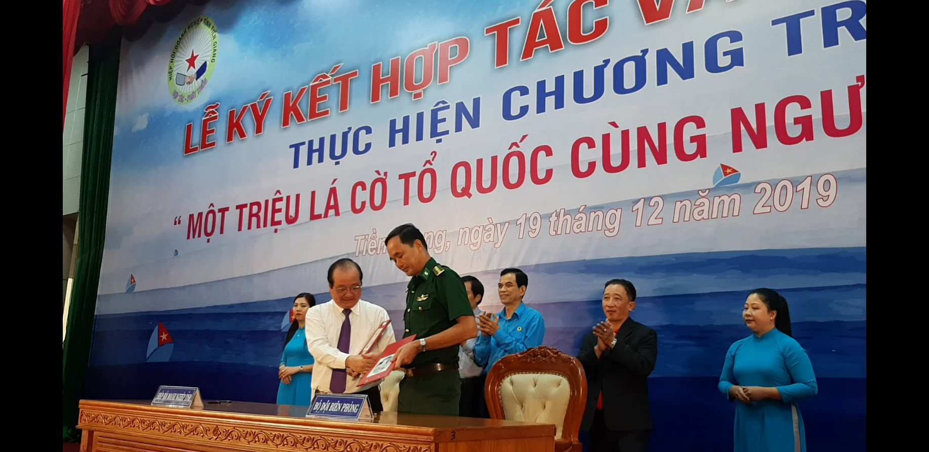 Ngư d&acirc;n Tiền Giang h&acirc;n hoan đ&oacute;n cờ Tổ quốc - Ảnh 14.