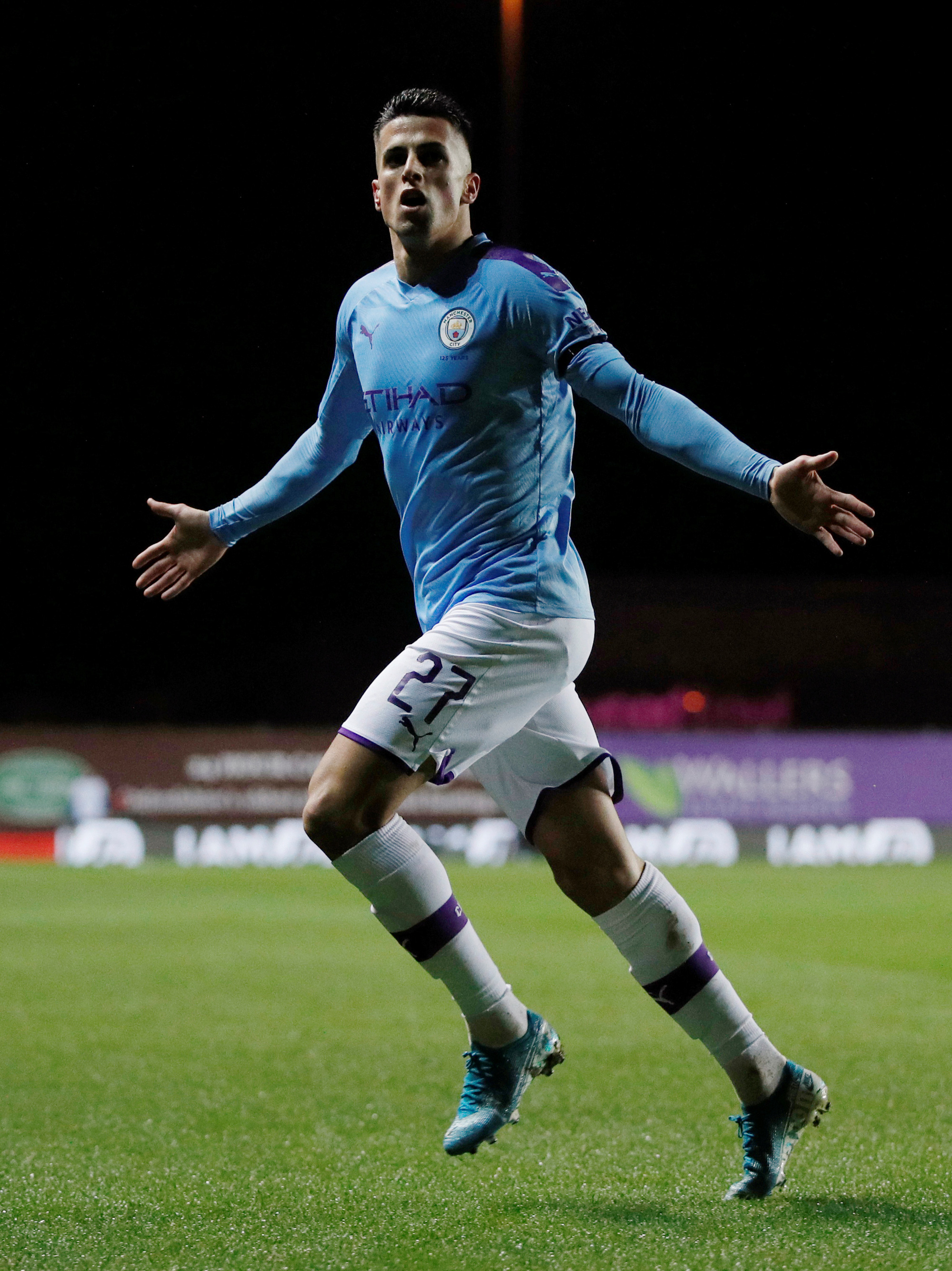 Man City hẹn quyết đấu Man United ở b&aacute;n kết C&uacute;p Li&ecirc;n đo&agrave;n - Ảnh 1.