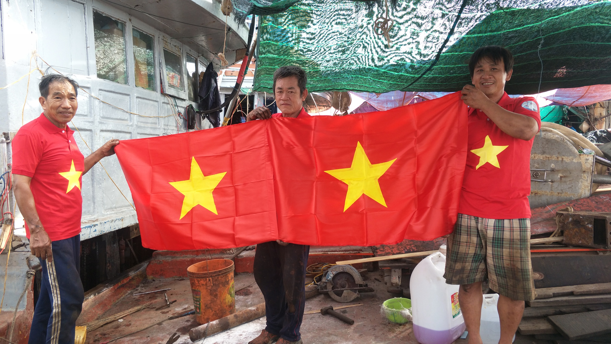 Ngư d&acirc;n Tiền Giang h&acirc;n hoan đ&oacute;n cờ Tổ quốc - Ảnh 12.