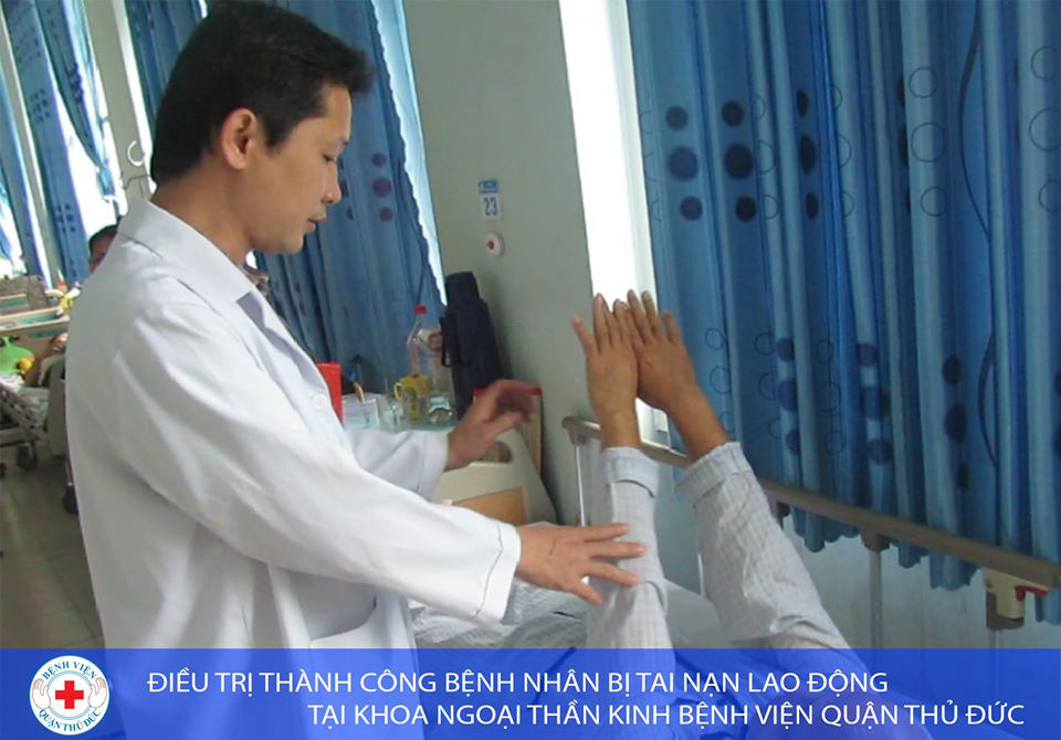 Cứu sống người đ&agrave;n &ocirc;ng bị vật nặng rơi từ tr&ecirc;n cao xuống  l&uacute;n sọ - Ảnh 1.