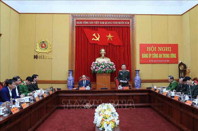 Thủ tướng Nguyễn Xu&acirc;n Ph&uacute;c chỉ đạo tại Hội nghị Đảng ủy C&ocirc;ng an Trung ương - Ảnh 2.