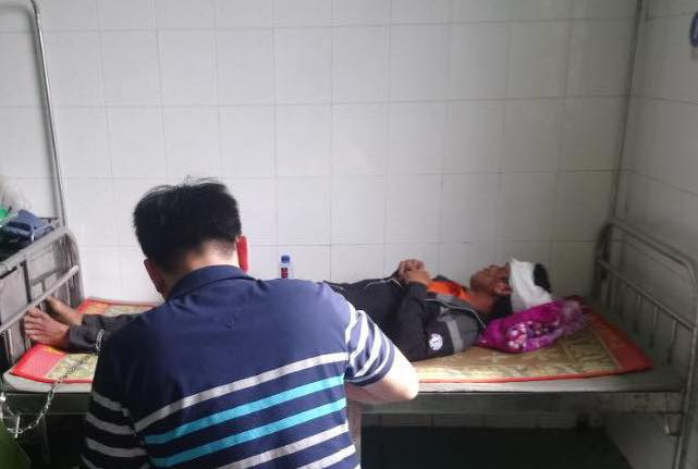 Bị đánh rách da đầu, cầm dao quay lại đâm chết bạn nhậu đang ngủ