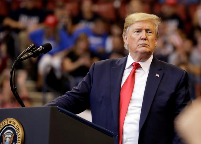 Đảng Dân chủ gọi, ông Trump không trả lời
