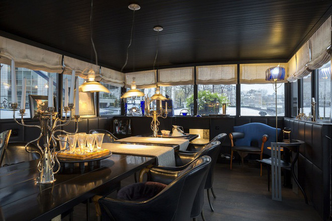 B&ecirc;n trong cung điện nổi xa xỉ tr&ecirc;n s&ocirc;ng ở Amsterdam - Ảnh 2.