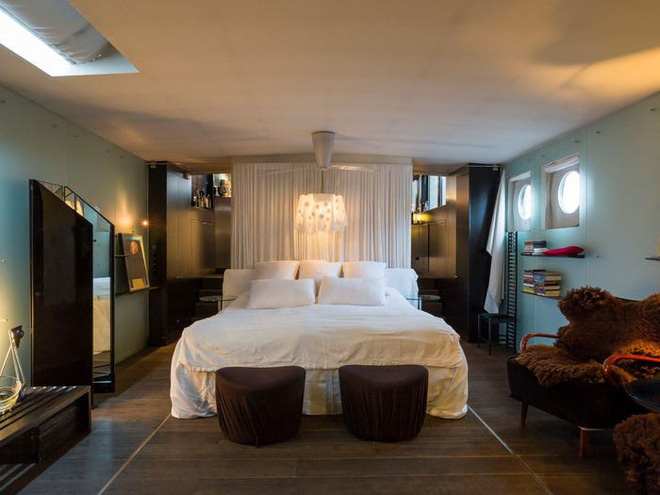B&ecirc;n trong cung điện nổi xa xỉ tr&ecirc;n s&ocirc;ng ở Amsterdam - Ảnh 3.