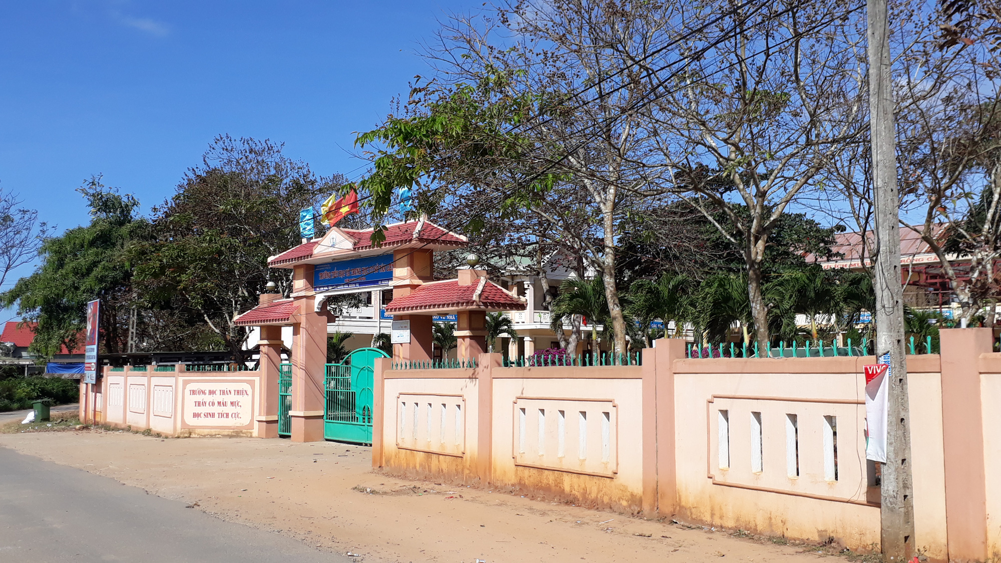 Làm rõ thông tin hiệu trưởng bị hàng loạt giáo viên "tố" vay tiền không trả