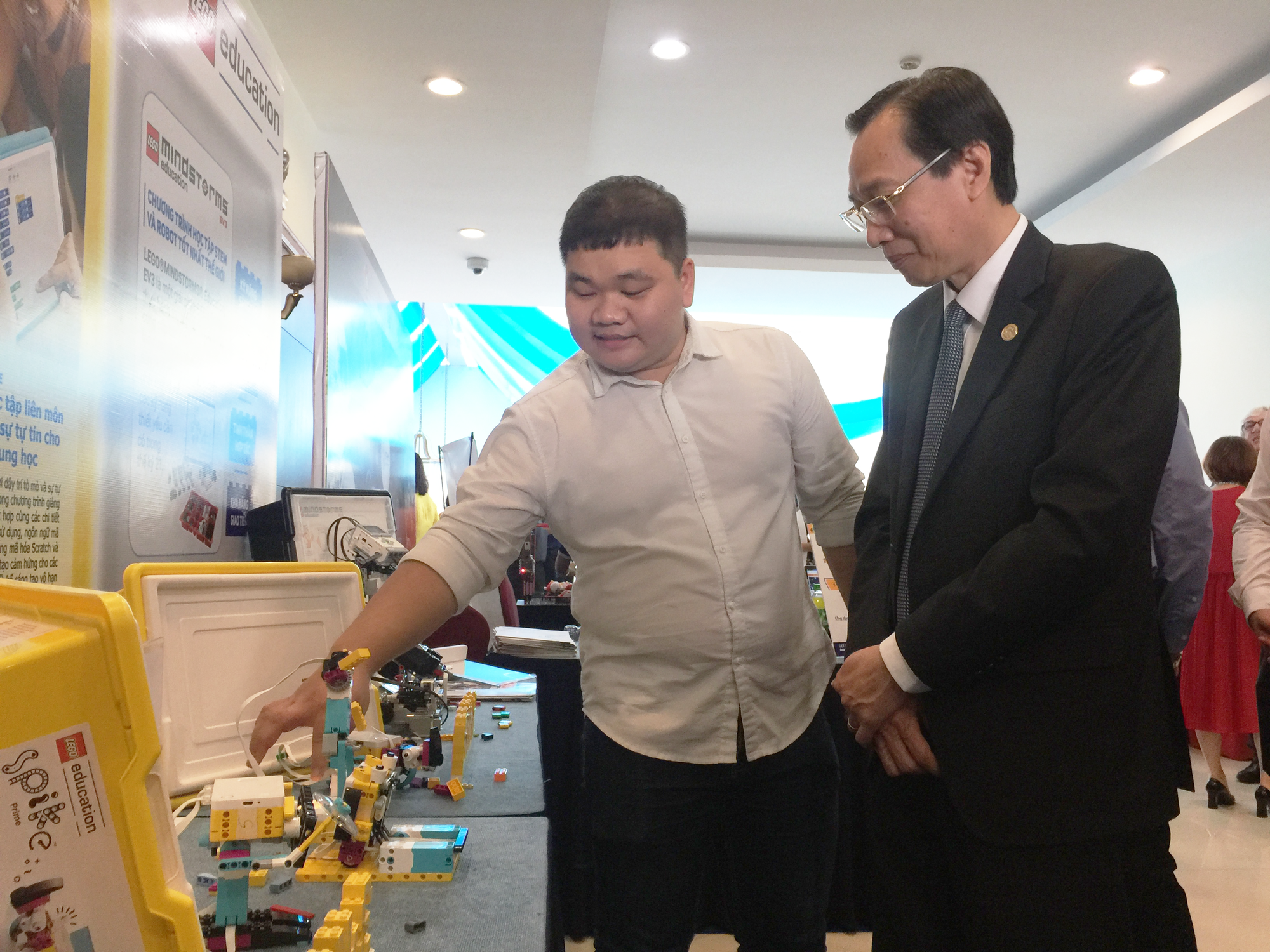 Giáo dục có ý nghĩa đặc biệt quan trọng trong đô thị thông minh - Ảnh 2.