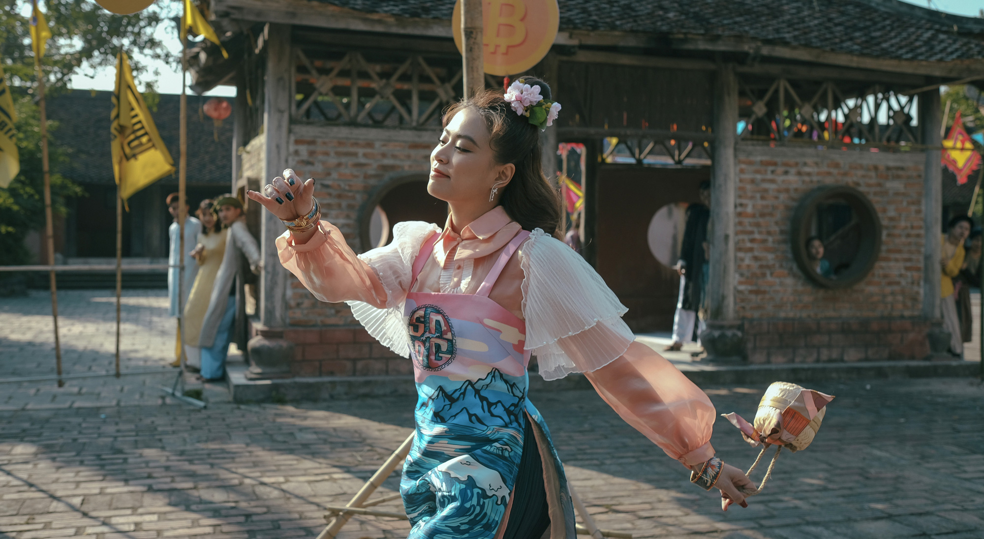 Ho&agrave;ng Thuỳ Linh lại g&acirc;y sốt - Ảnh 7.