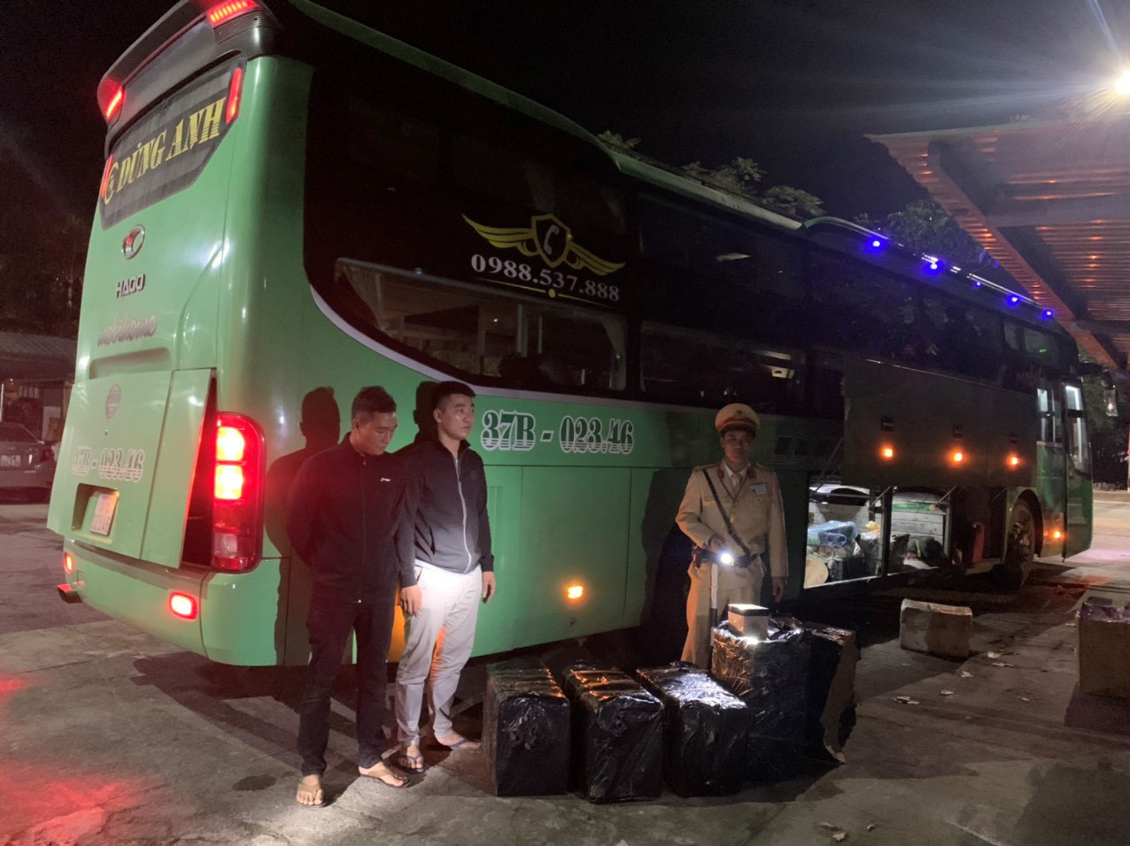Bí mật trong khoang hành lý chiếc xe khách giường nằm Bắc - Nam
