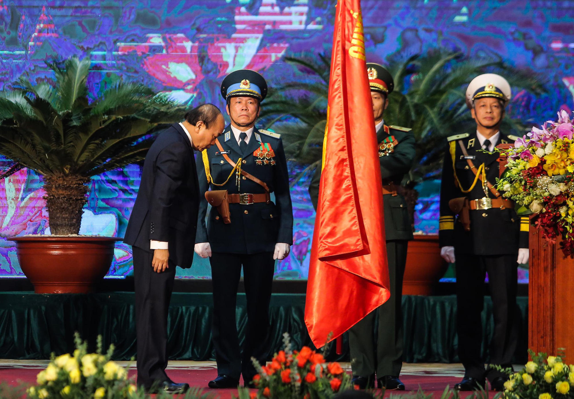 Thủ tướng: Bảo vệ Tổ quốc tuyệt đối kh&ocirc;ng để bị động, bất ngờ - Ảnh 8.