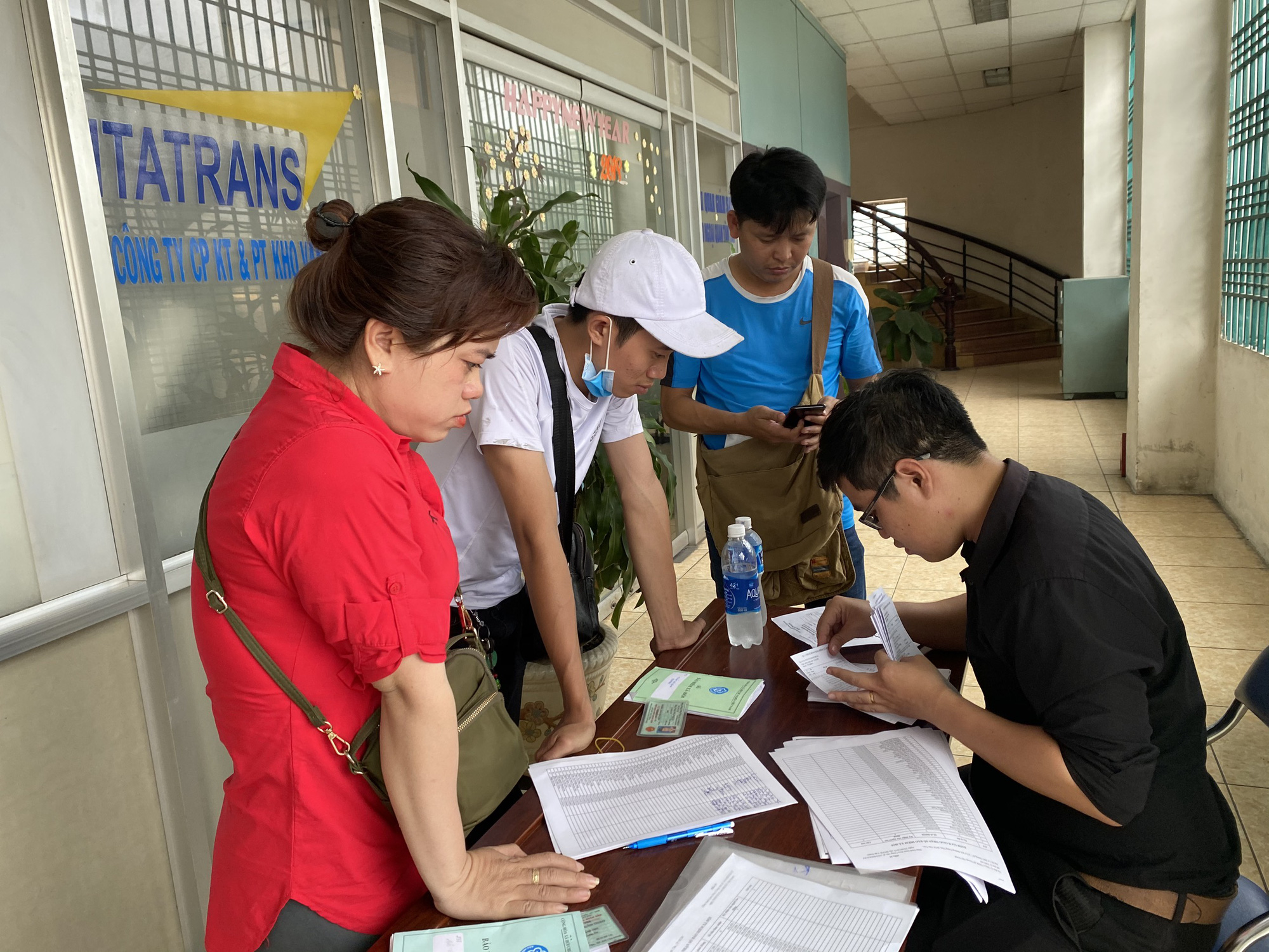 Trích kinh phí Công đoàn hỗ trợ công nhân bị mất việc