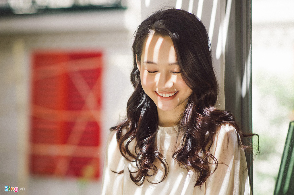 Nhan sắc đời thường của H&agrave; Lan Mắt biếc - Ảnh 6.