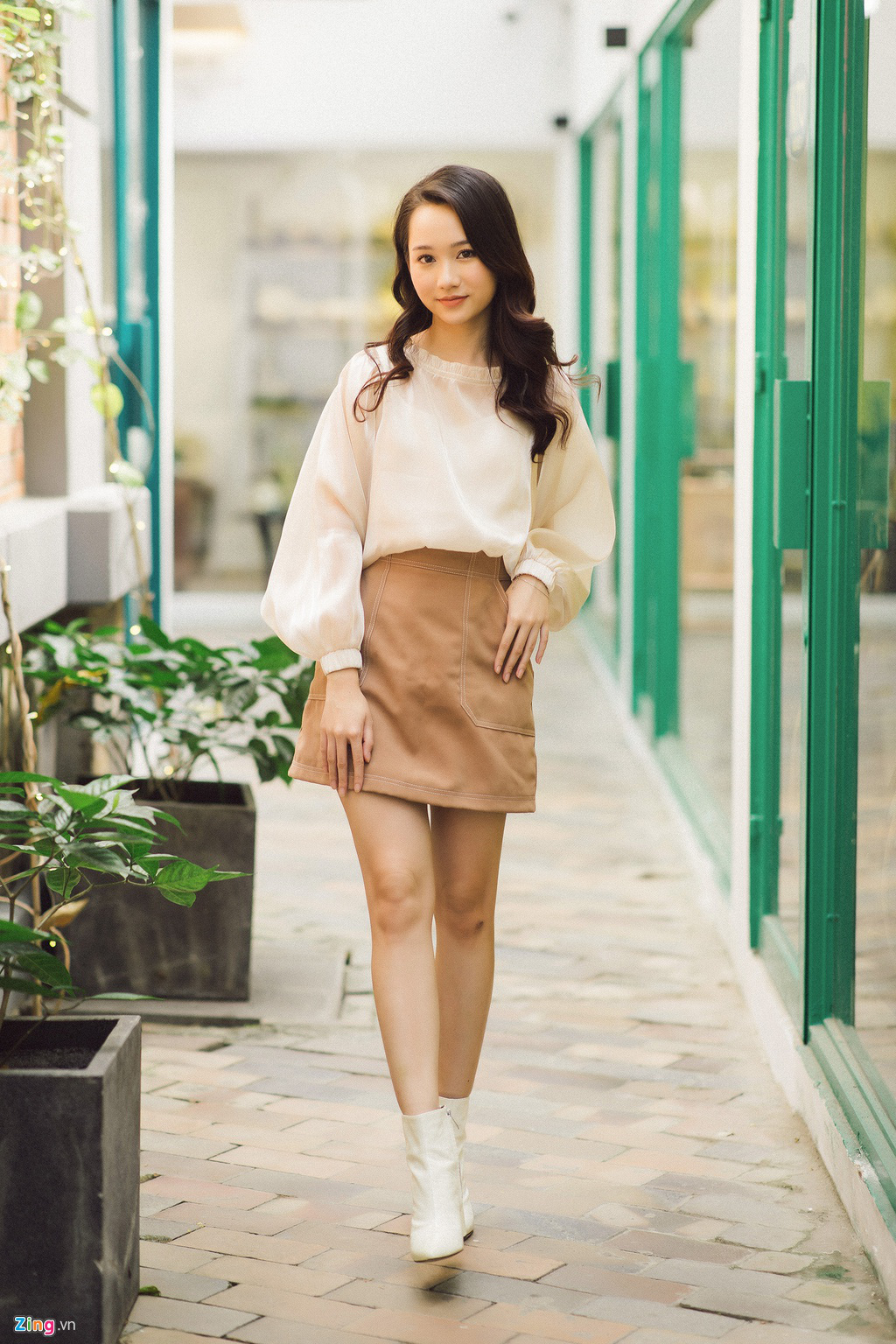 Nhan sắc đời thường của H&agrave; Lan Mắt biếc - Ảnh 10.