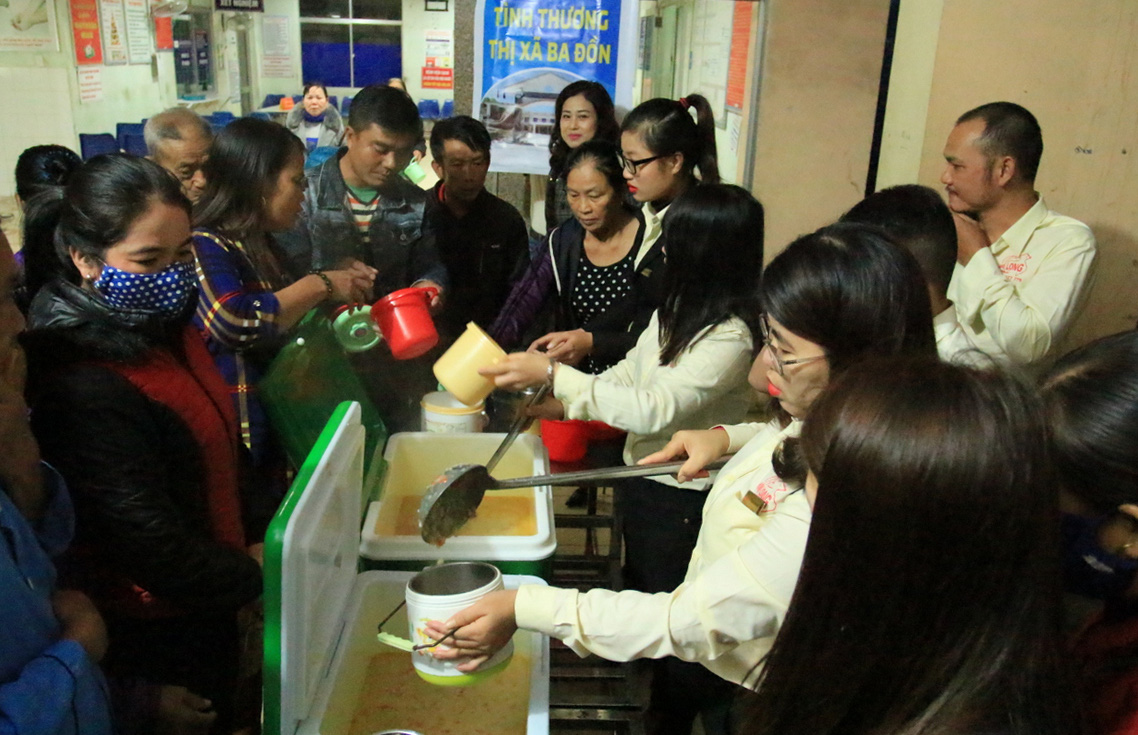 Nồi cháo lan tỏa tình thương