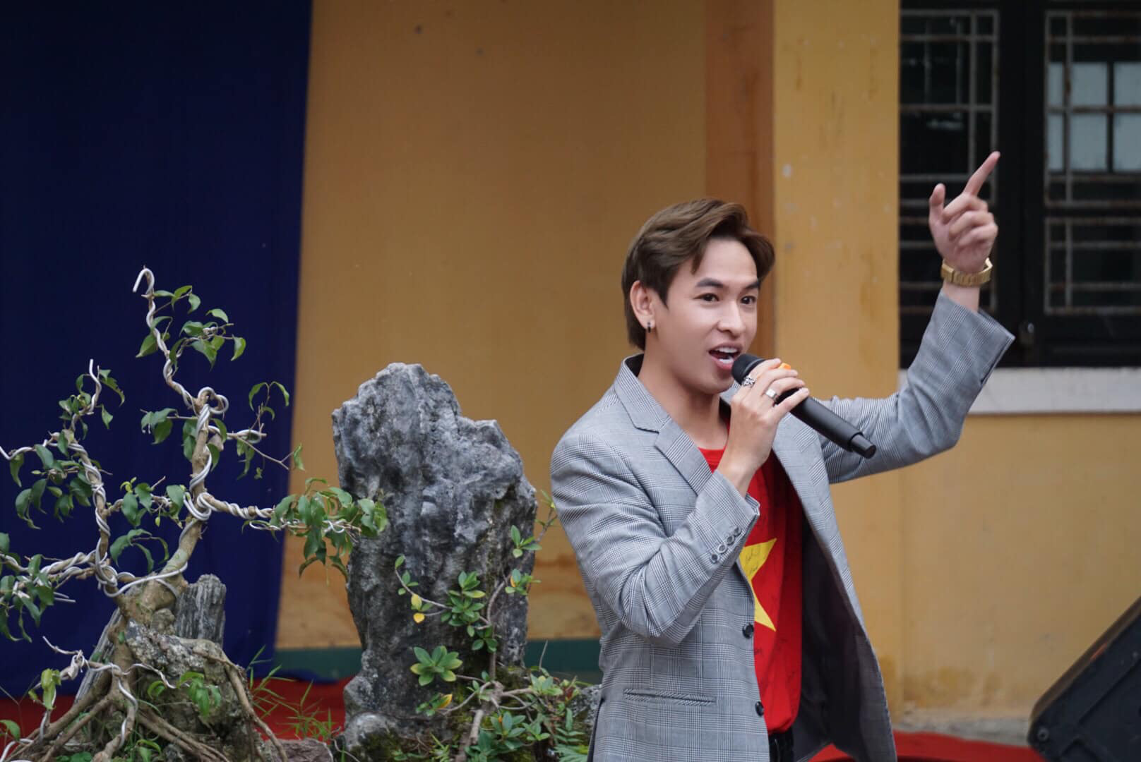 Ngôi sao phim Gia đình là số 1 đưa sân khấu học đường đến Huế - Ảnh 4.