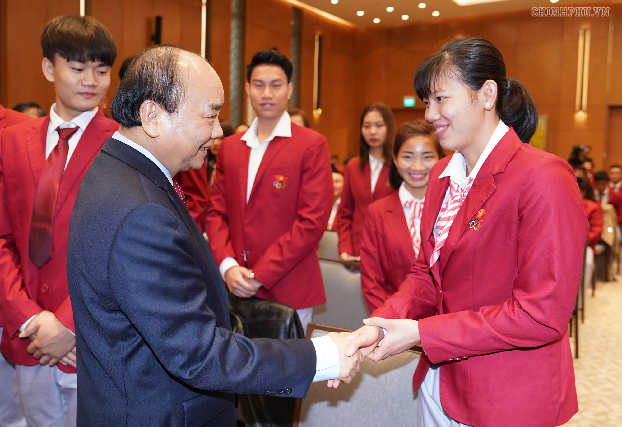 Thủ tướng: "Không để vận động viên phải đi bán bánh mì, làm móng chân"