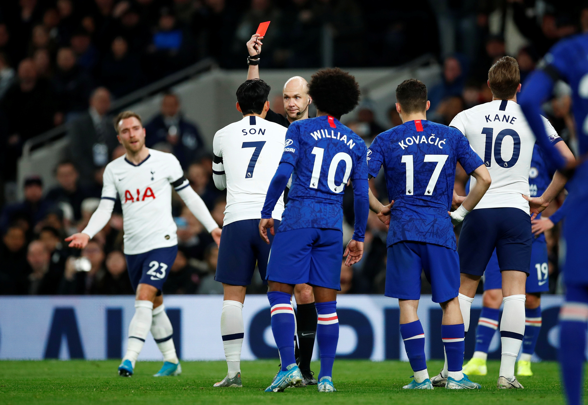 Trung vệ Chelsea vừa bị ph&acirc;n biệt chủng tộc, vừa bị HLV Mourinho chế giễu - Ảnh 5.