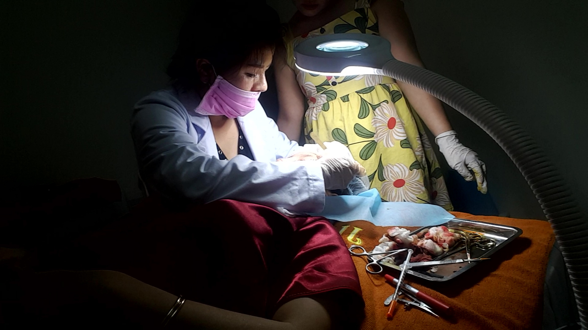 Thâm nhập thế giới làm đẹp: Cuộc phẫu thuật kinh hoàng của những “bác sĩ” tay ngang