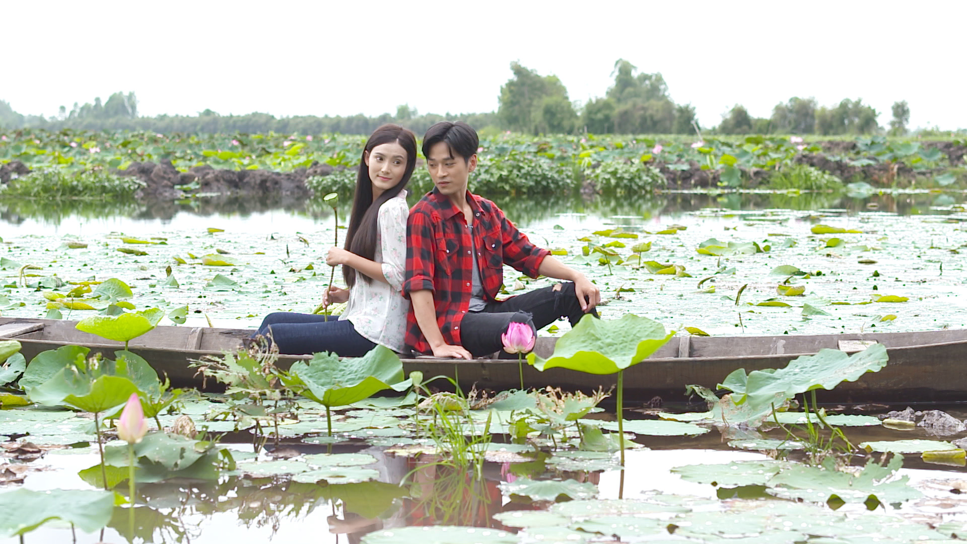 Ngạn của "Mắt biếc" hóa thành chàng họa sĩ trong "Ráng chiều ấm áp"