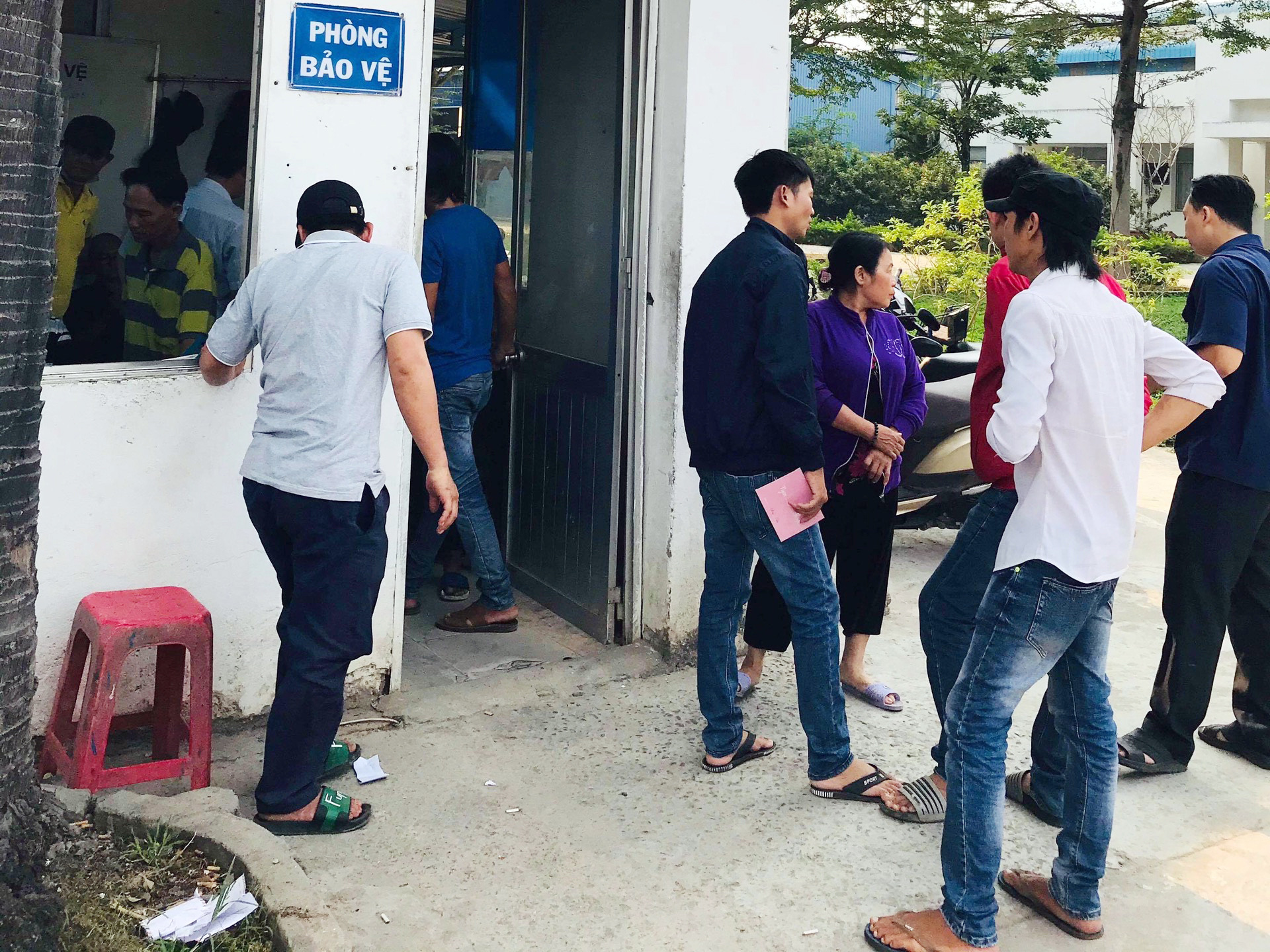 Hướng dẫn c&ocirc;ng nh&acirc;n khởi kiện - Ảnh 1.