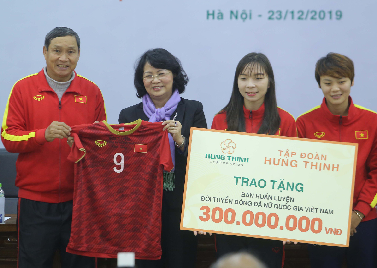 Bóng đá nữ Việt Nam được tài trợ 100 tỉ đồng với giấc mơ World Cup