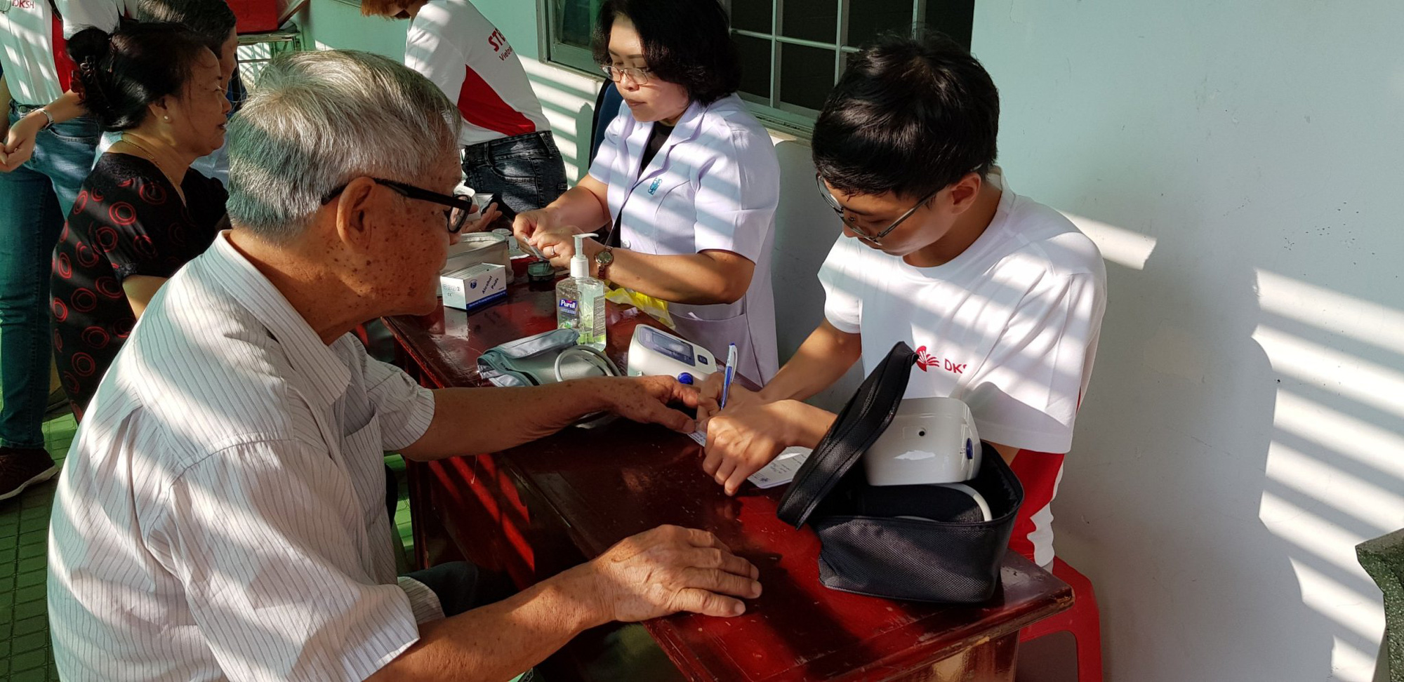DKSH Việt Nam: Kết hợp chương tr&igrave;nh thiện nguyện với n&acirc;ng cao thể chất cho nh&acirc;n vi&ecirc;n - Ảnh 2.