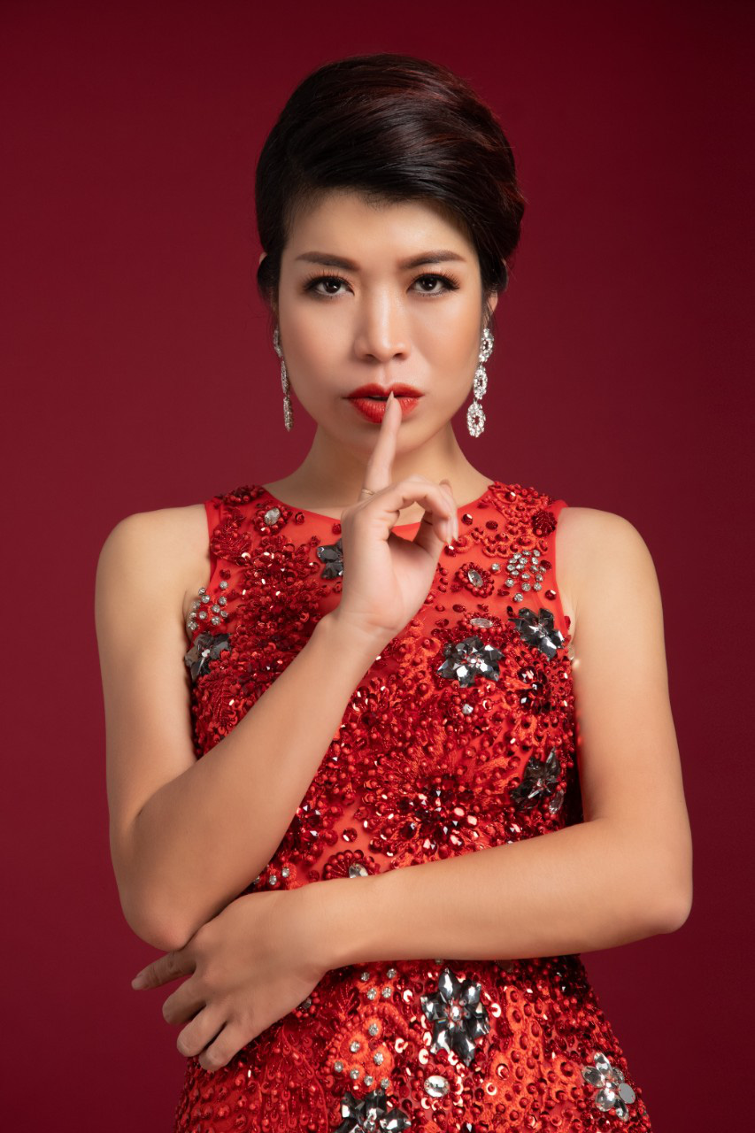 Diễn giả MC Thi Thảo chào đón Giáng sinh bằng bộ hình ấn tượng - Ảnh 2.