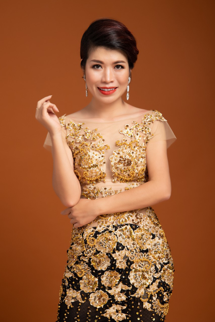 Diễn giả MC Thi Thảo chào đón Giáng sinh bằng bộ hình ấn tượng - Ảnh 4.