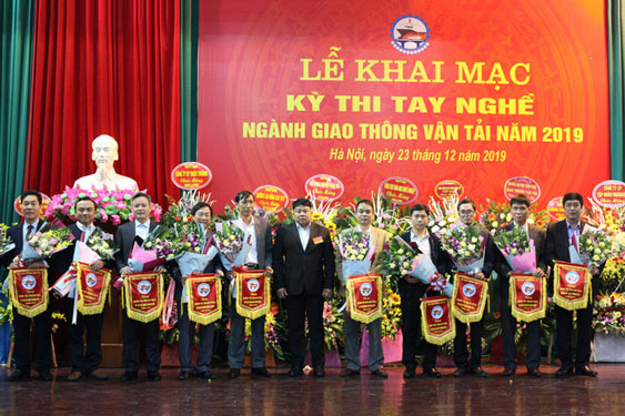 92 thí sinh trẻ ngành giao thông vận tải thi tay nghề