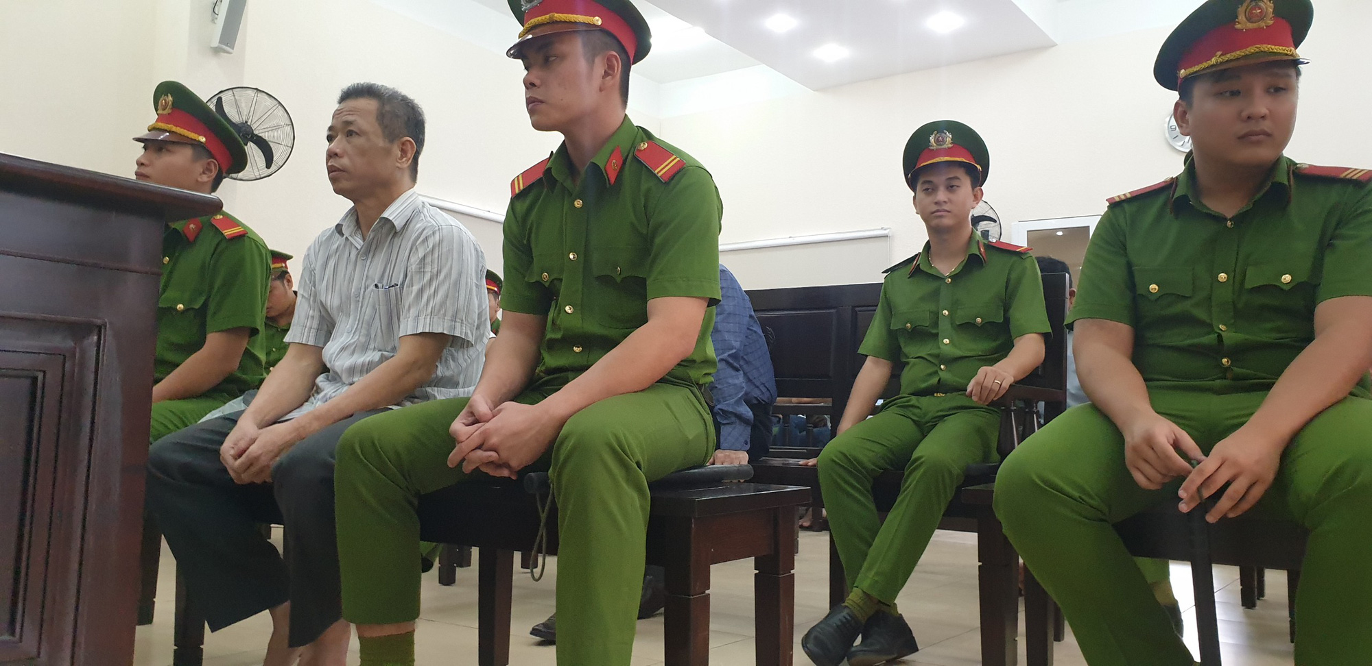 Video: Tòa trả hồ sơ vụ cựu Bí thư Bến Cát