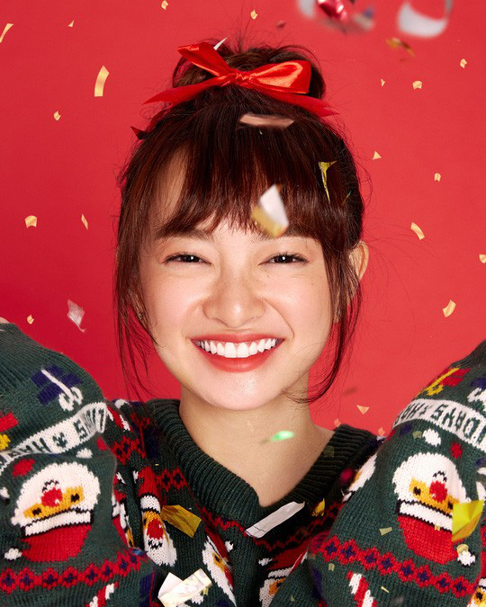 Hoàng Yến Chibi, Kaity Nguyễn... lung linh loạt ảnh Giáng sinh - Ảnh 2.