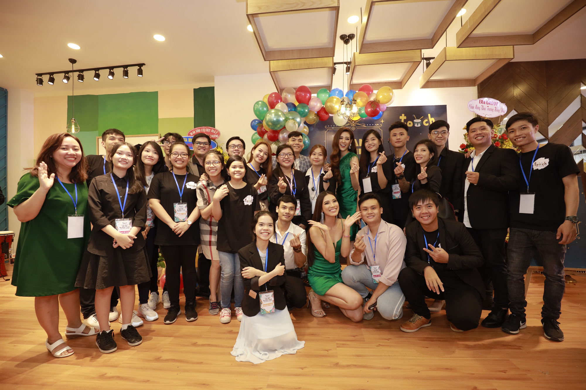 T&acirc;n Hoa hậu Ho&agrave;n vũ Việt Nam chơi nhạc c&ugrave;ng học vi&ecirc;n Học viện đ&agrave;o tạo nhạc cụ - Ảnh 4.