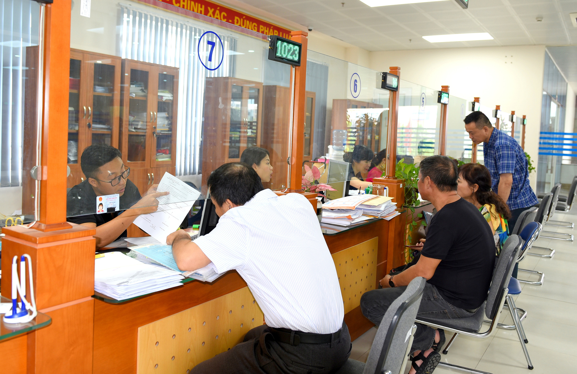 Cơ quan bảo hiểm chủ động gia hạn thẻ BHYT