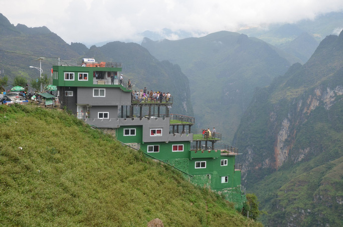 Mã Pì Lèng Panorama hoạt động lại: Chủ nhà hàng "nhờn luật" !