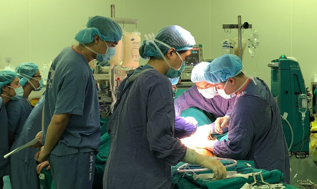 2 tạng hiến của nam thanh niên 19 tuổi chết não được ghép cho một người Lào