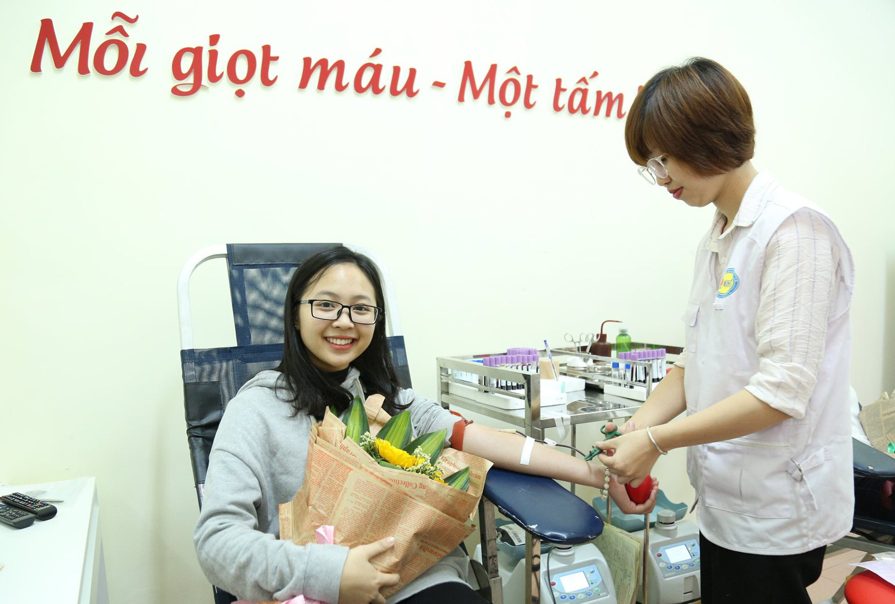 Tặng gói xét nghiệm tầm soát ung thư cho người hiến máu tình nguyện