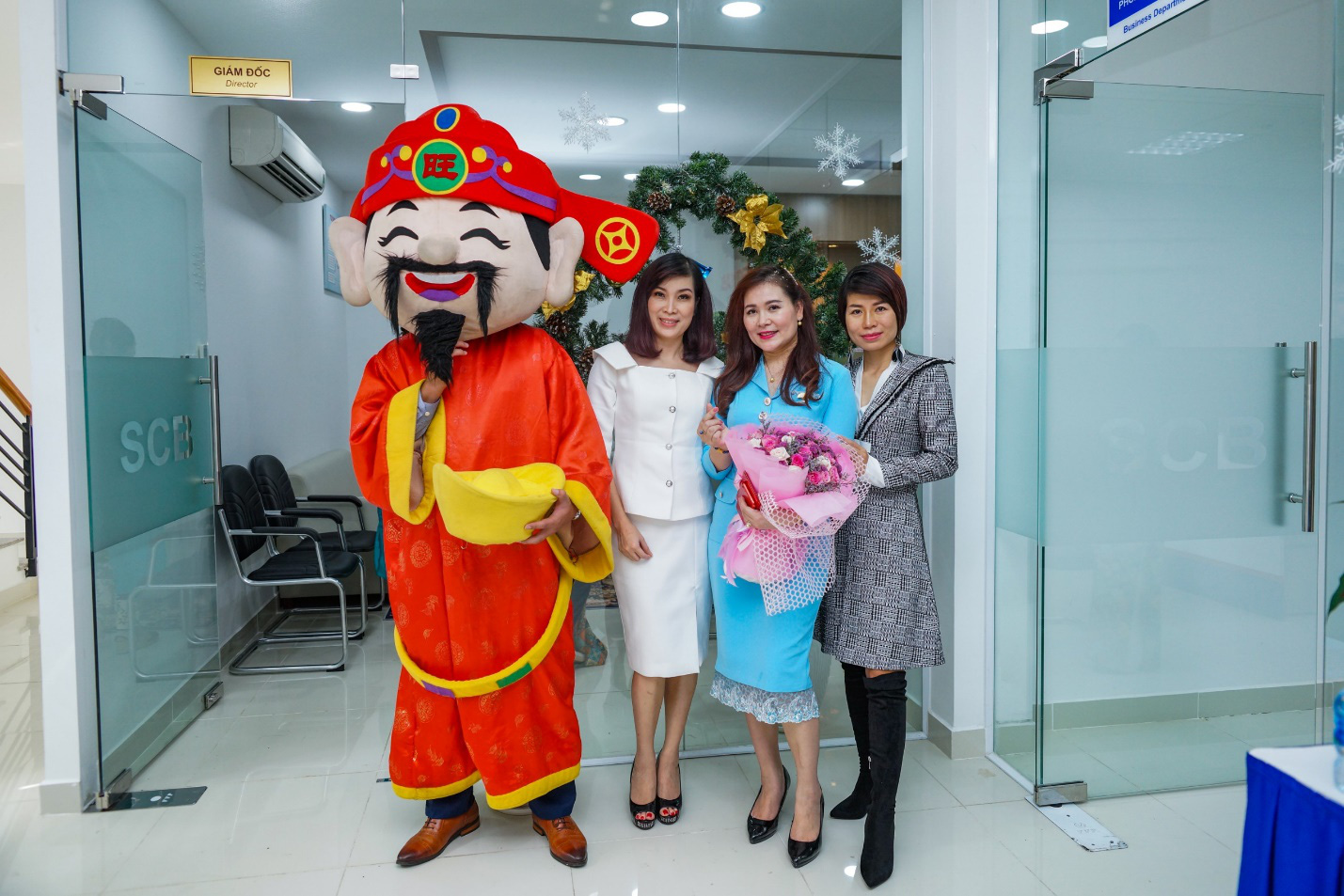 Diễn giả MC Thi Thảo dự khai trương phòng giao dịch ngân hàng SCB - Ảnh 2.